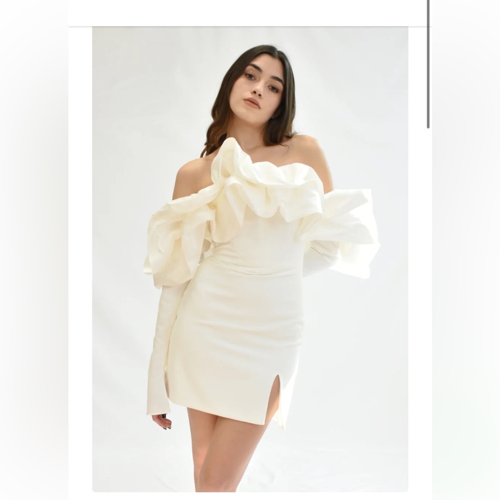 White mini dress ✨🤍